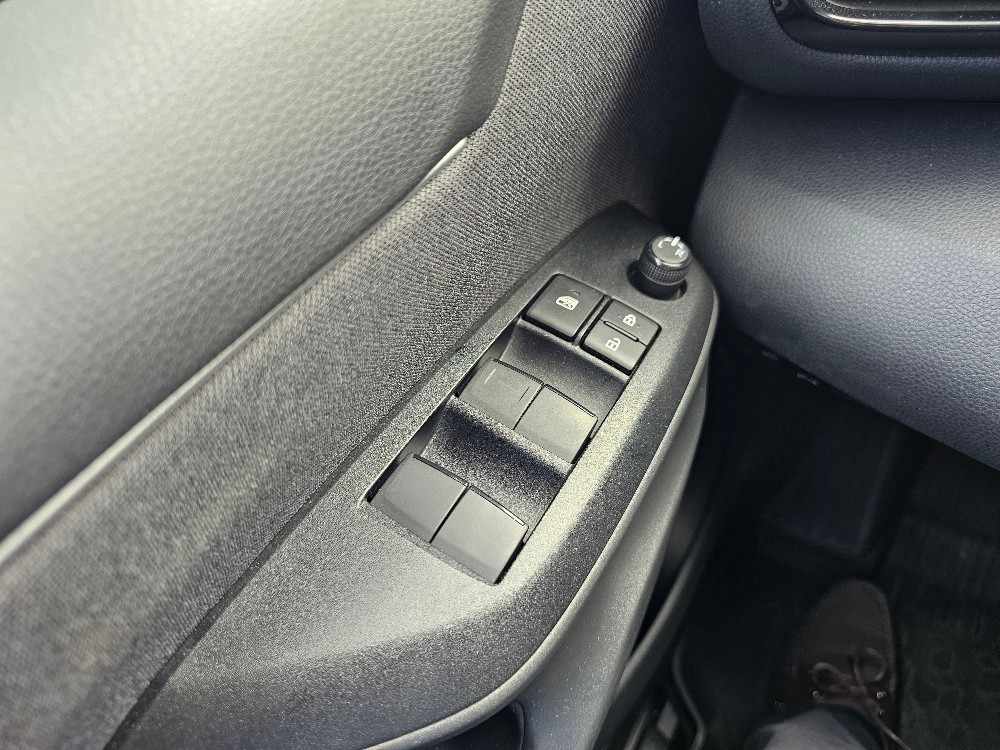 toyota-yaris-2024-hibrido-a-gasolina-1490cc
