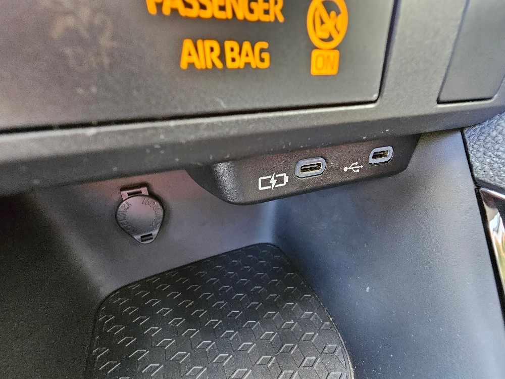 toyota-yaris-2024-hibrido-a-gasolina-1490cc