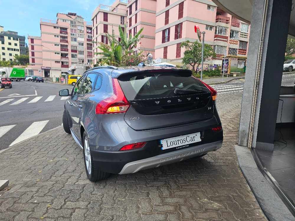 volvo-v40-cross-country-2014-diesel-1560cc