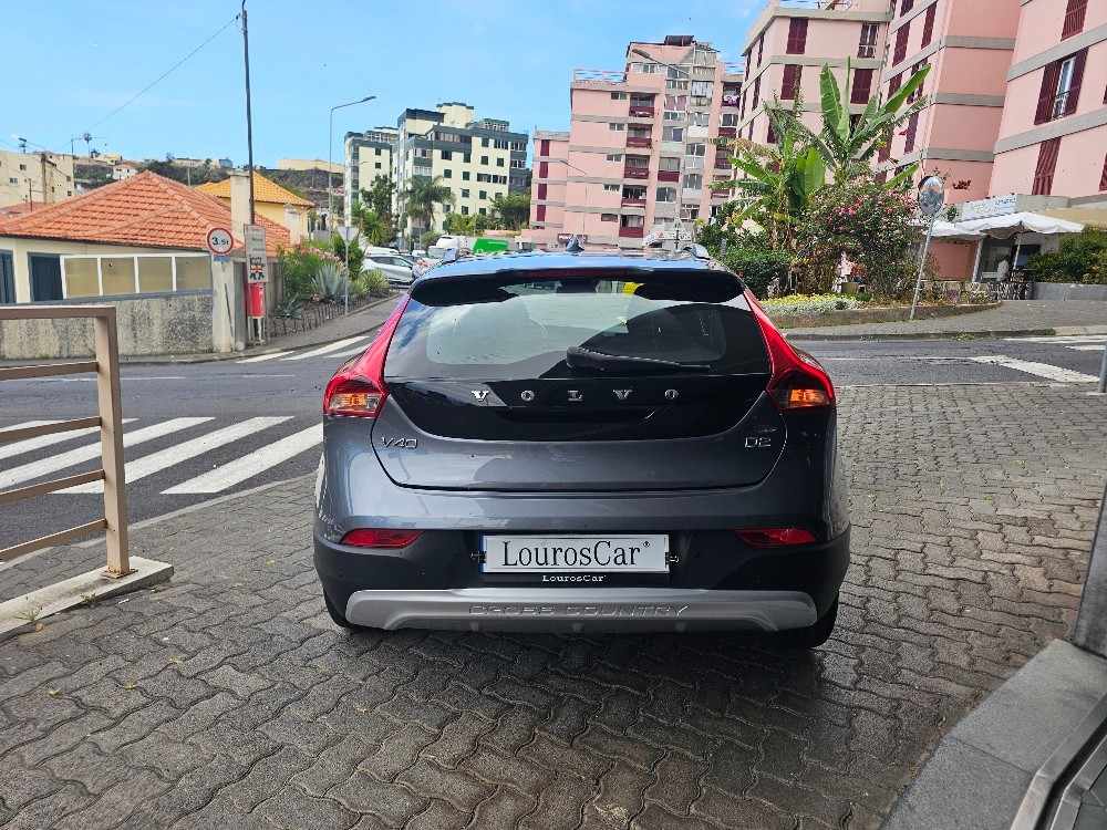 volvo-v40-cross-country-2014-diesel-1560cc