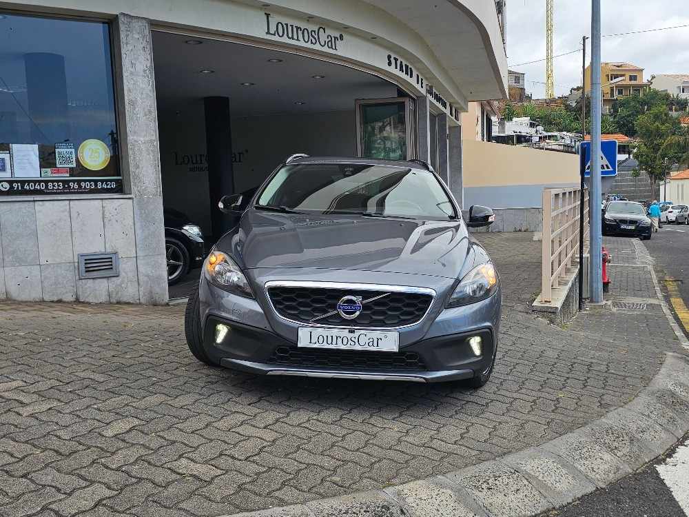 volvo-v40-cross-country-2014-diesel-1560cc
