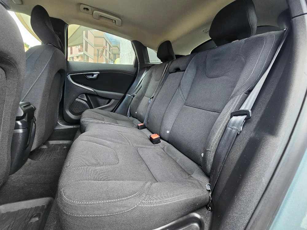 volvo-v40-cross-country-2014-diesel-1560cc