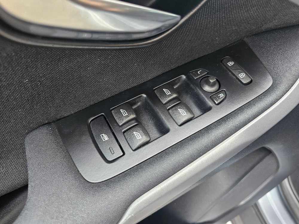 volvo-v40-cross-country-2014-diesel-1560cc