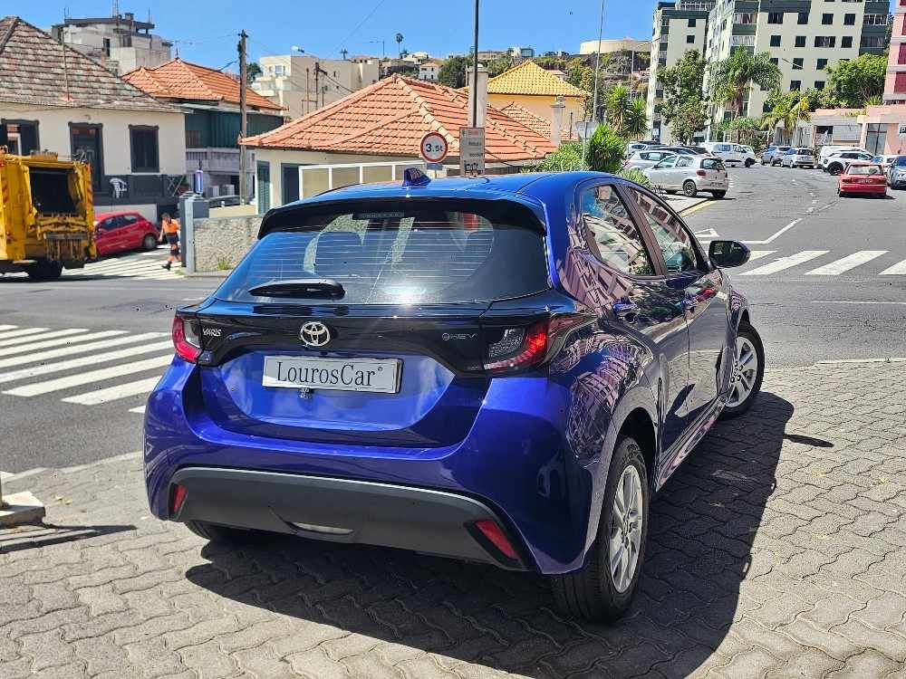 toyota-yaris-2024-hibrido-a-gasolina-1490cc