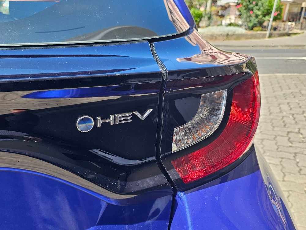 toyota-yaris-2024-hibrido-a-gasolina-1490cc