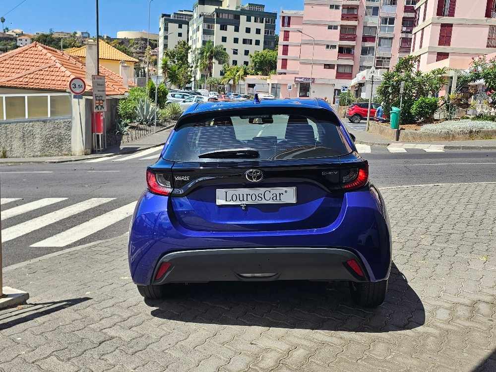 toyota-yaris-2024-hibrido-a-gasolina-1490cc