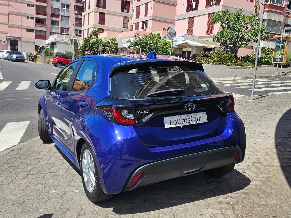 toyota-yaris-2024-hibrido-a-gasolina-1490cc