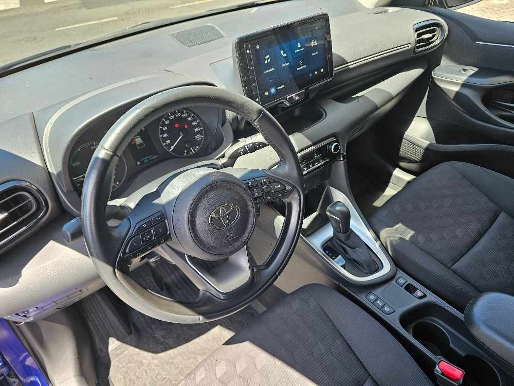 toyota-yaris-2024-hibrido-a-gasolina-1490cc