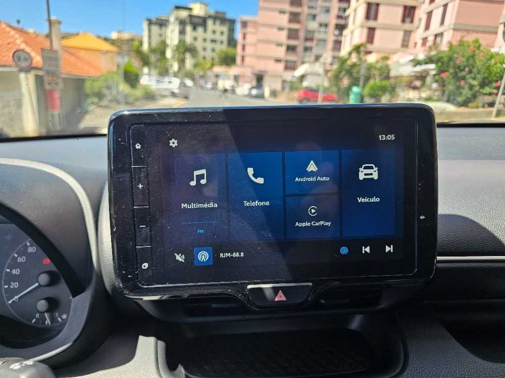 toyota-yaris-2024-hibrido-a-gasolina-1490cc