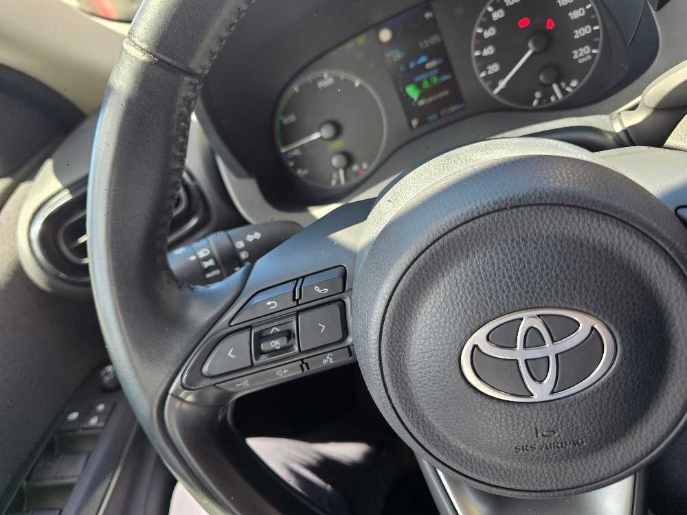 toyota-yaris-2024-hibrido-a-gasolina-1490cc