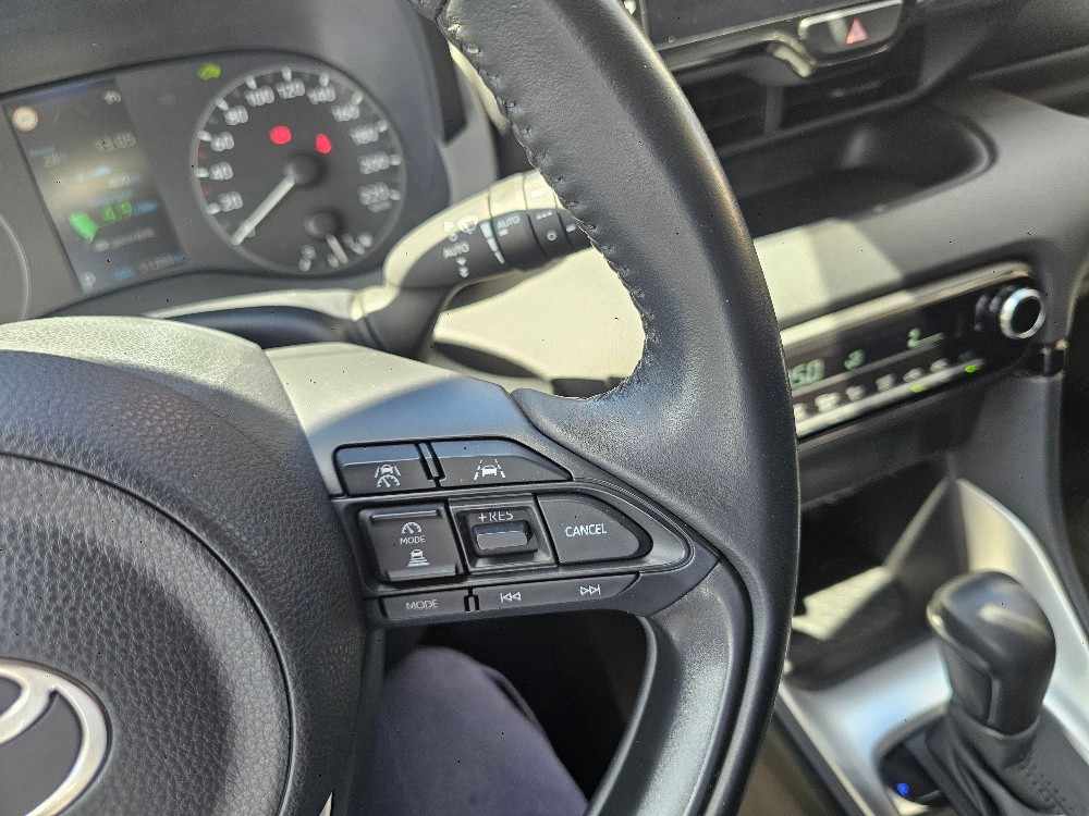 toyota-yaris-2024-hibrido-a-gasolina-1490cc