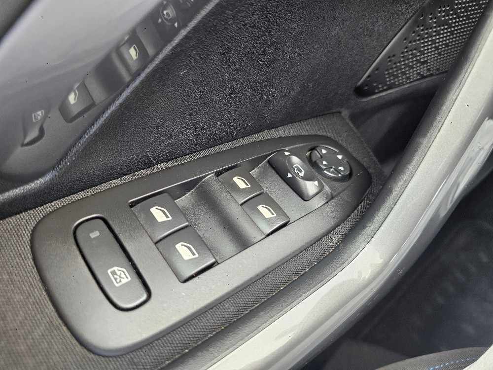 peugeot-2008-2018-gasolina-1199cc
