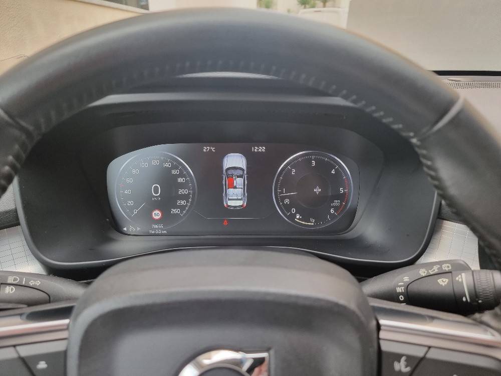 volvo-xc40-2018-diesel-1969cc