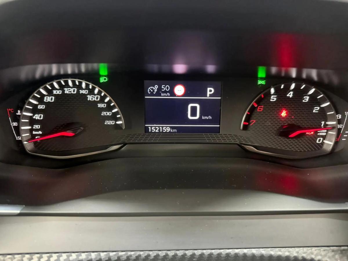 peugeot-2008-2022-diesel-1499cc