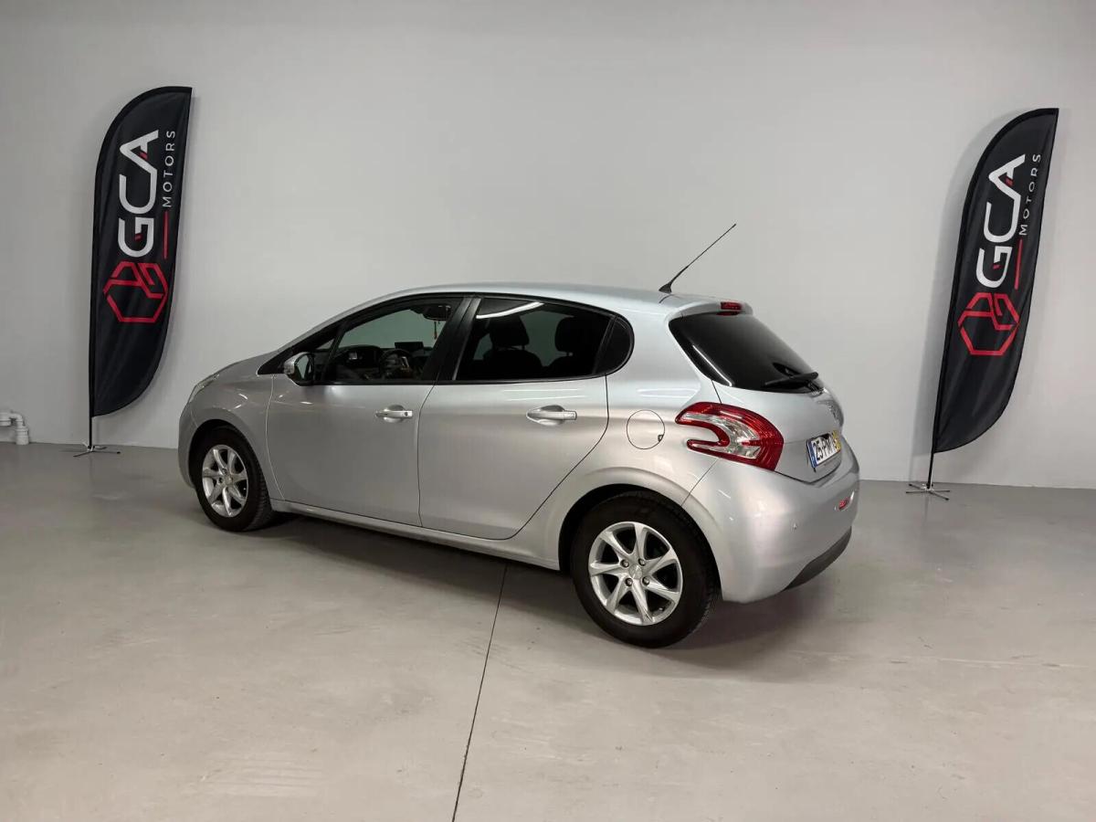 peugeot-208-2015-gasolina-1199cc