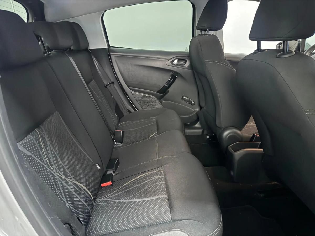 peugeot-208-2015-gasolina-1199cc