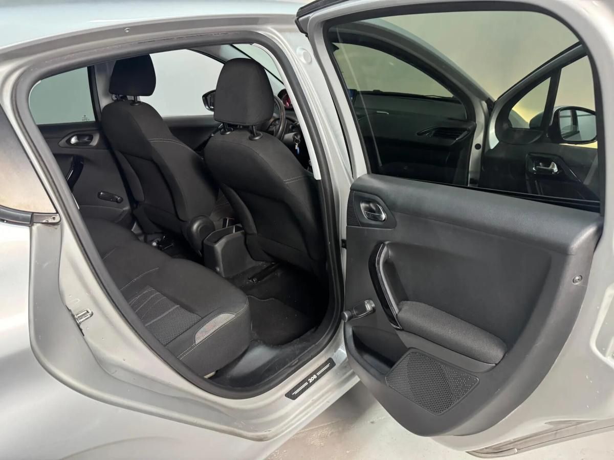 peugeot-208-2015-gasolina-1199cc