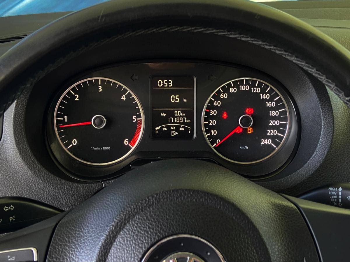 volkswagen-polo-2011-diesel-1598cc