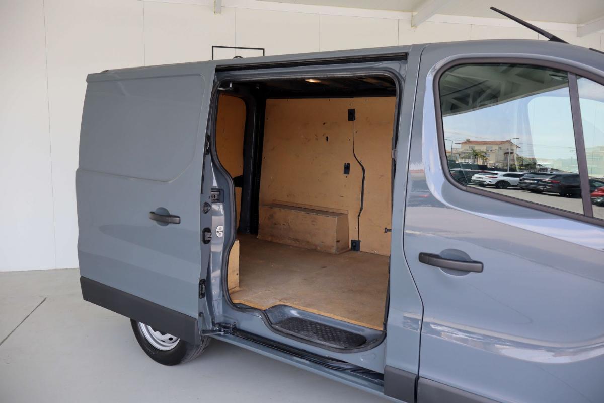 renault-trafic-2023-diesel-1997cc