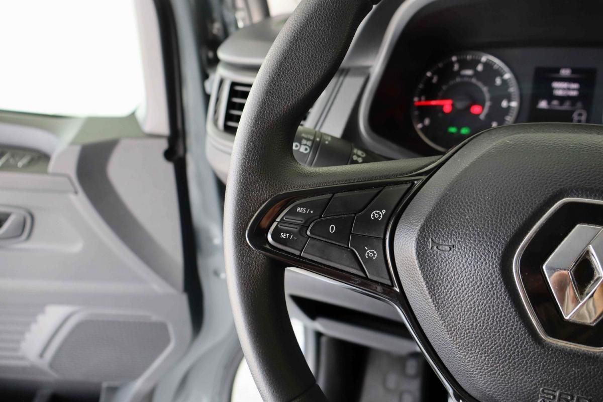 renault-trafic-2023-diesel-1997cc