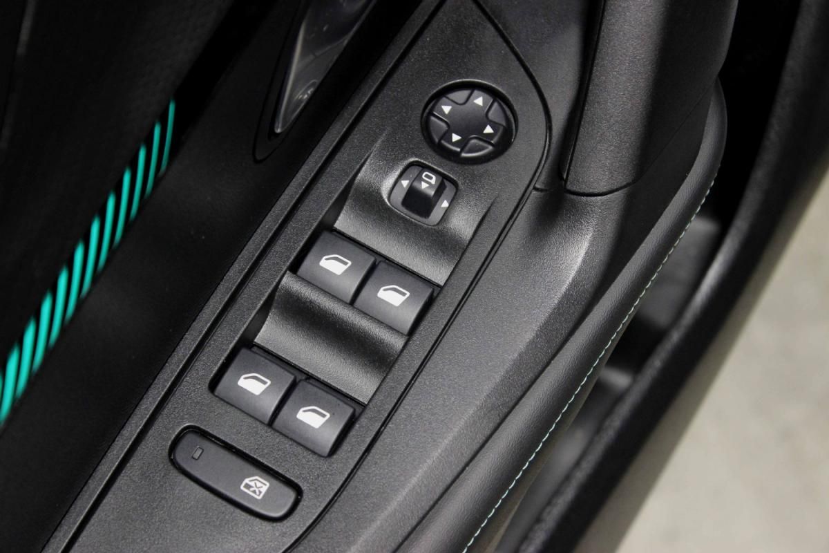 peugeot-2008-2023-diesel-1499cc