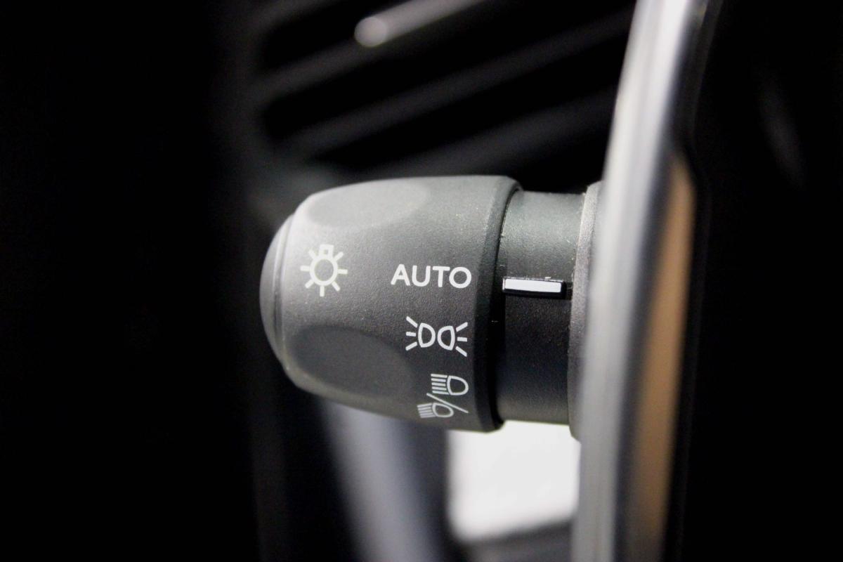 peugeot-2008-2023-diesel-1499cc