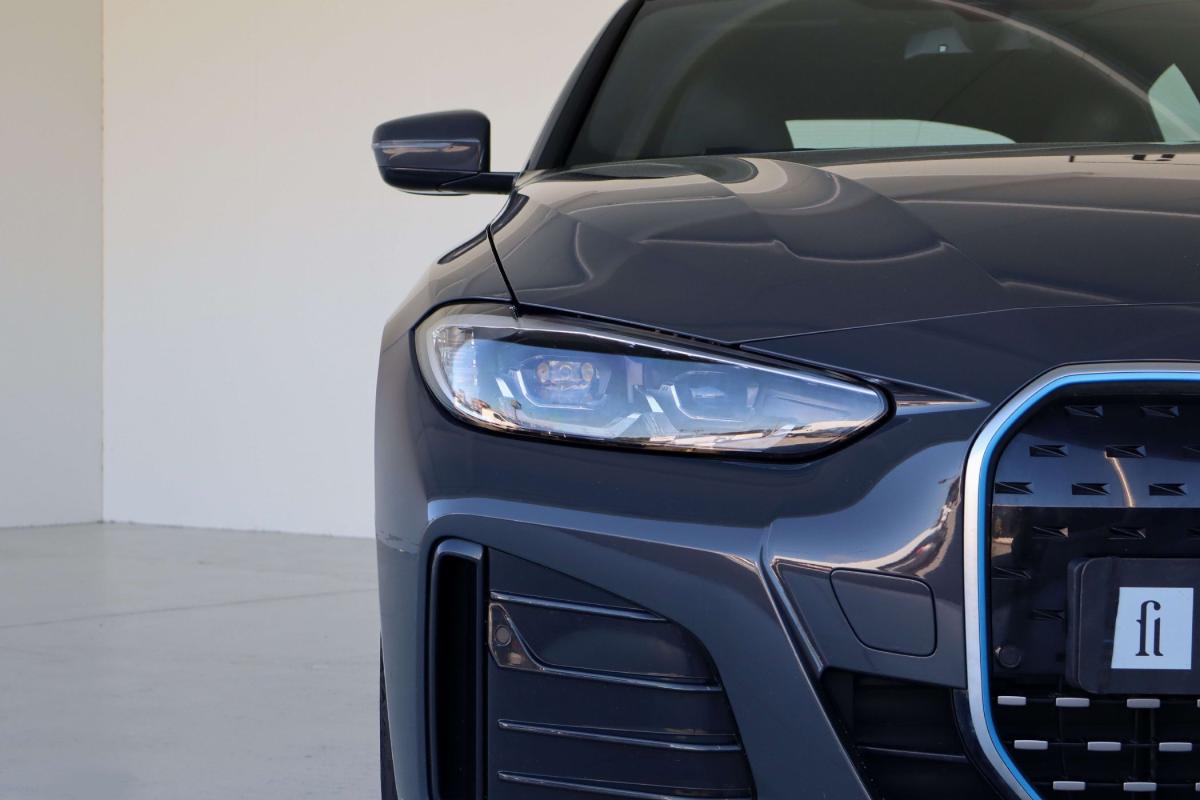 bmw-i4-2022-eletrico-500cc