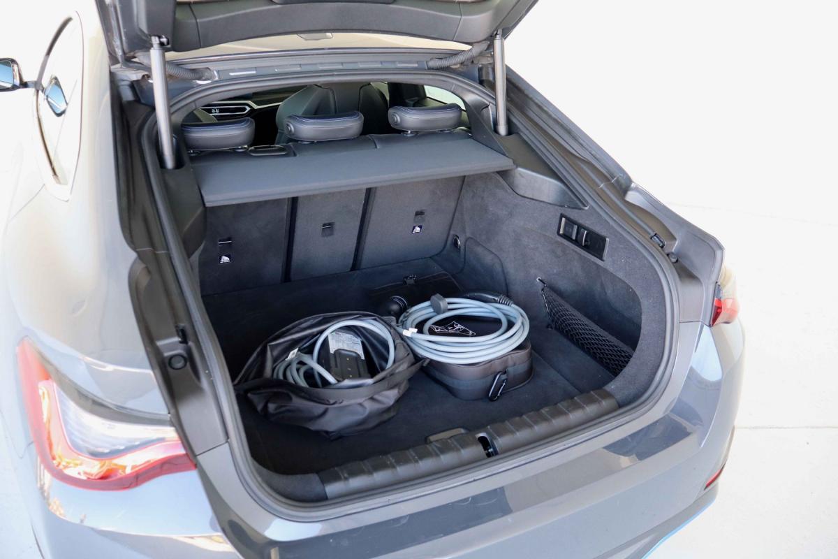 bmw-i4-2022-eletrico-500cc