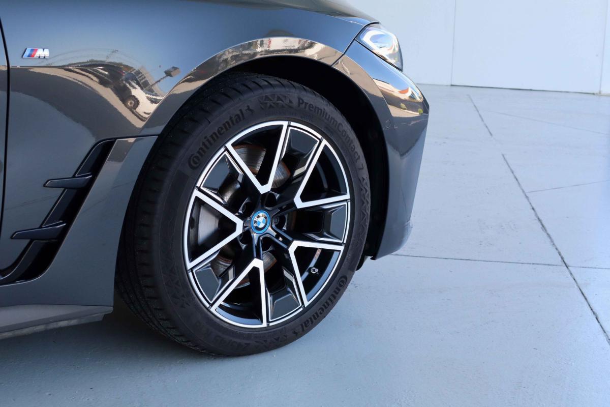 bmw-i4-2022-eletrico-500cc