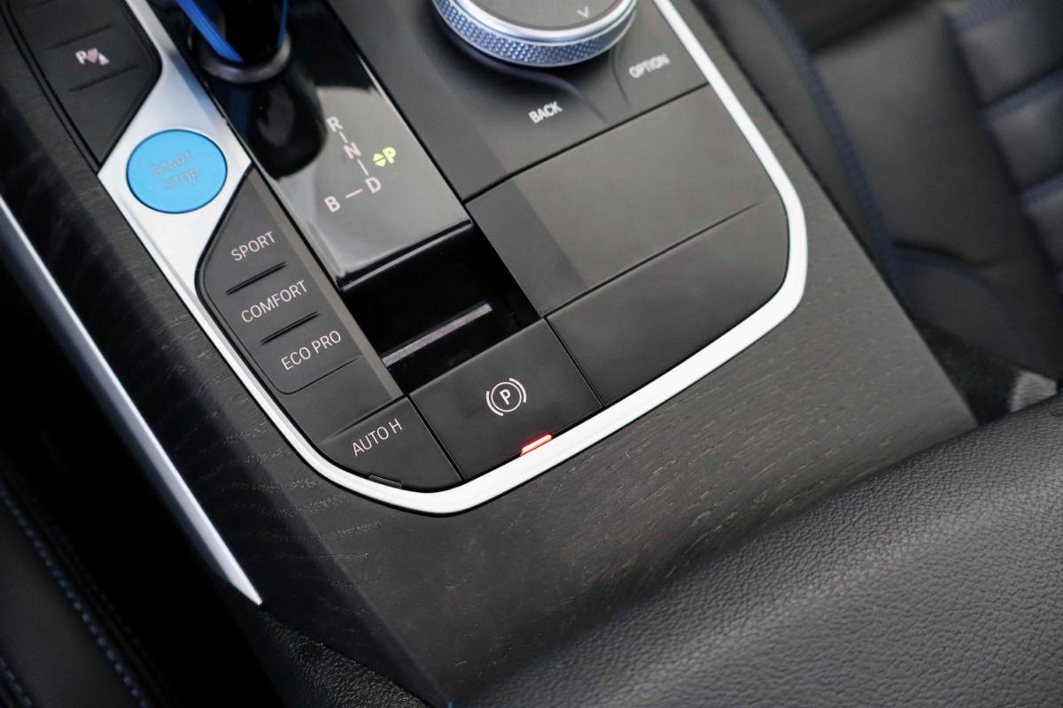bmw-i4-2022-eletrico-500cc