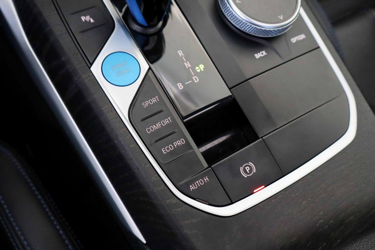 bmw-i4-2022-eletrico-500cc