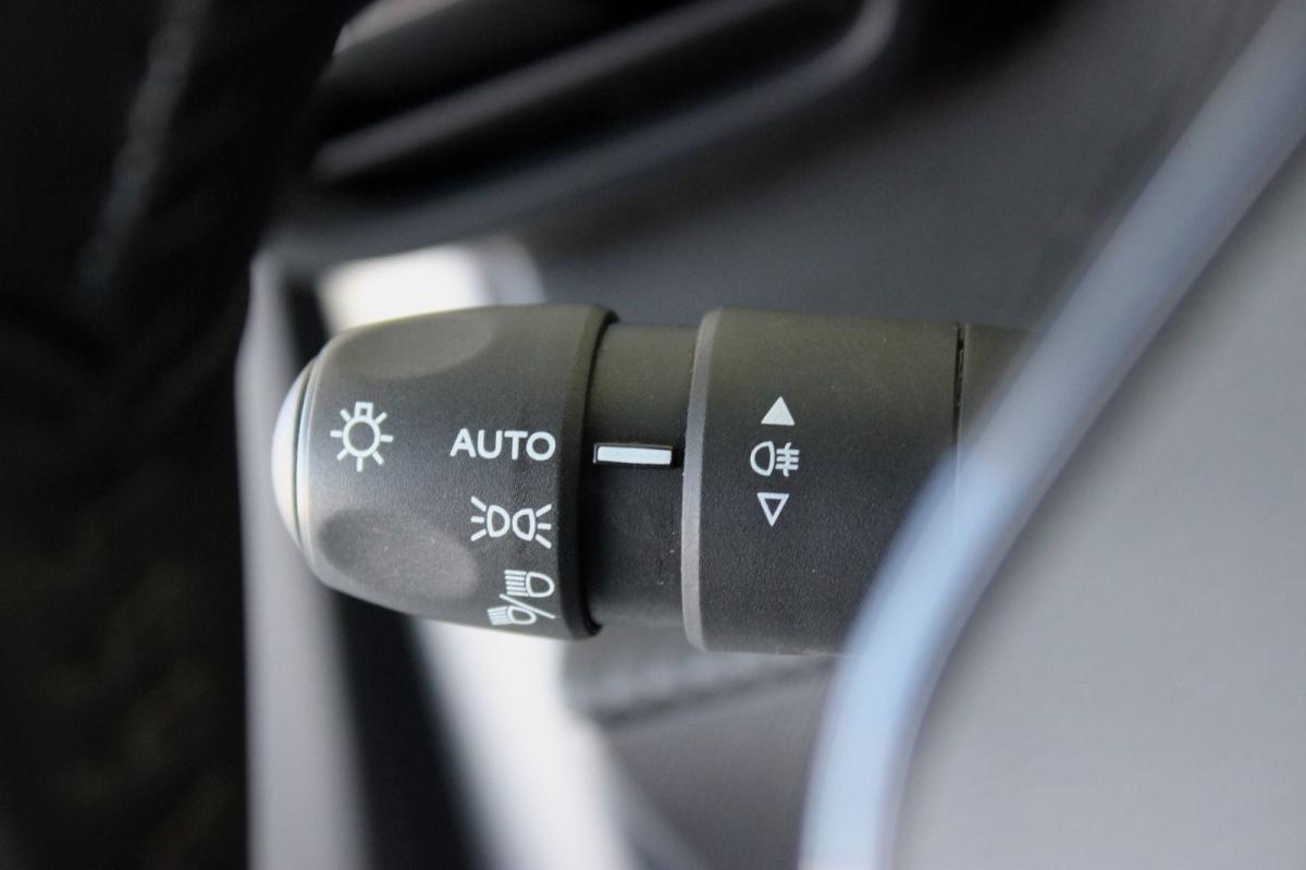 peugeot-208-2023-diesel-1499cc