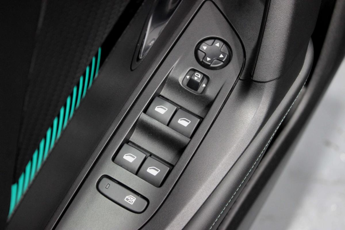 peugeot-2008-2023-diesel-1499cc