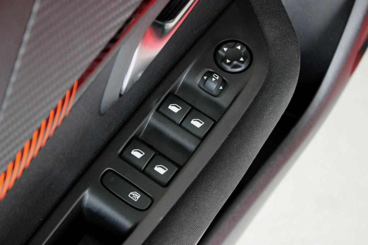 peugeot-208-2023-gasolina-1199cc