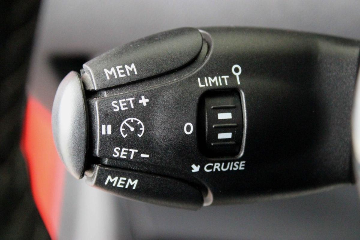 peugeot-208-2023-gasolina-1199cc
