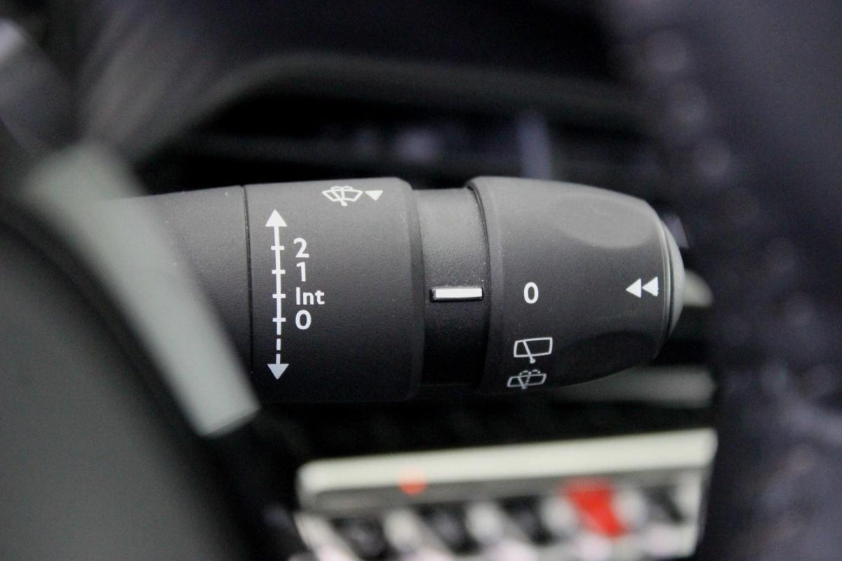 peugeot-208-2023-gasolina-1199cc