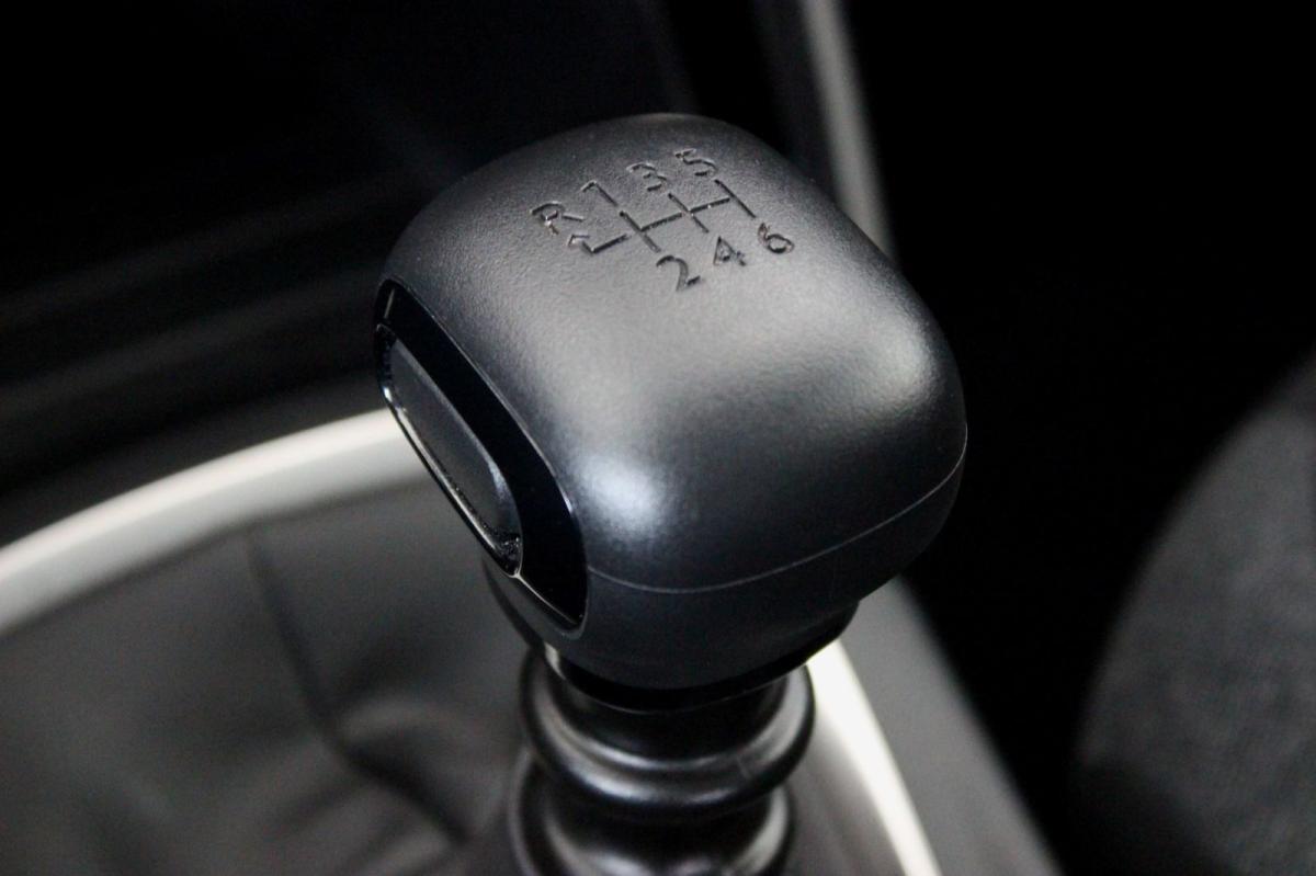 peugeot-208-2023-gasolina-1199cc