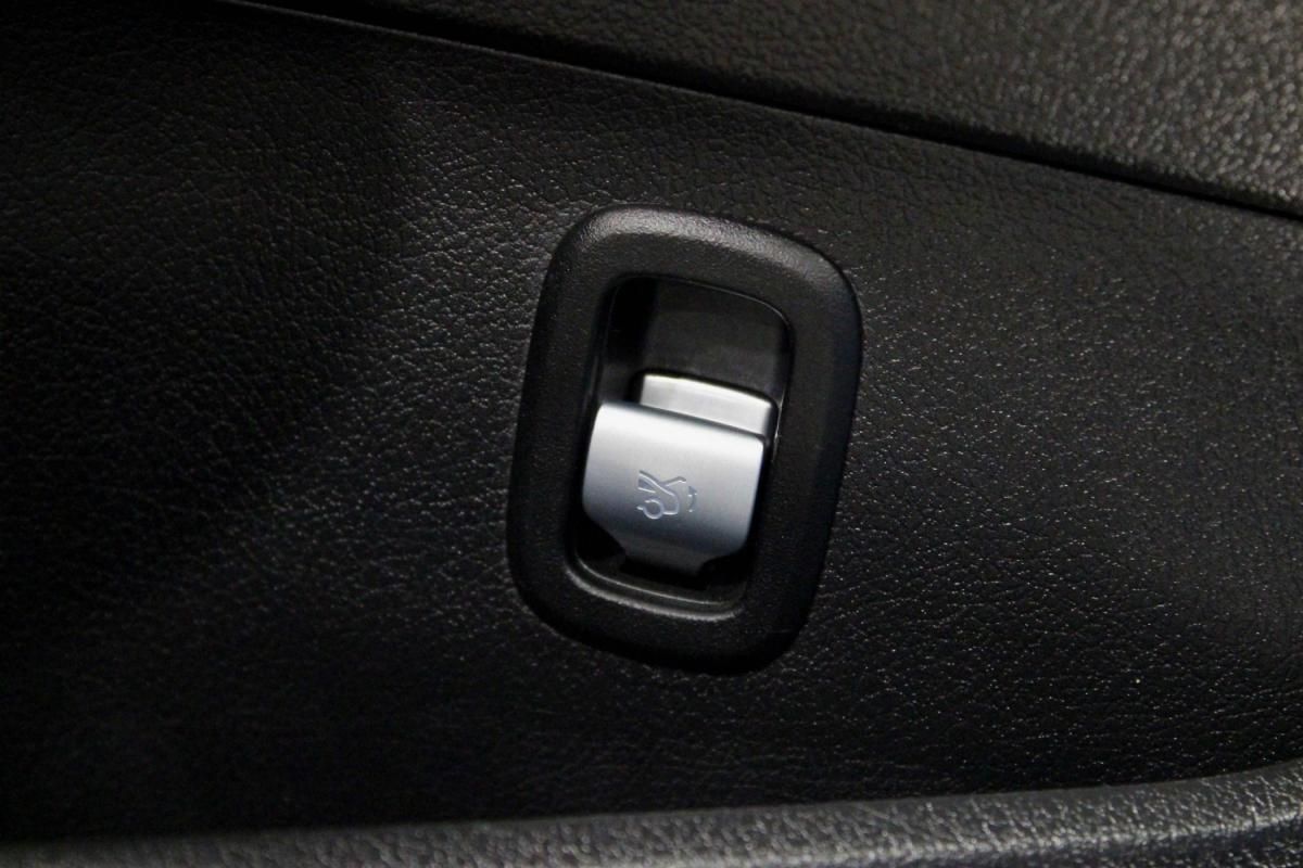 mercedes-benz-classe-c-2023-hibrido-a-gasolina-1993cc