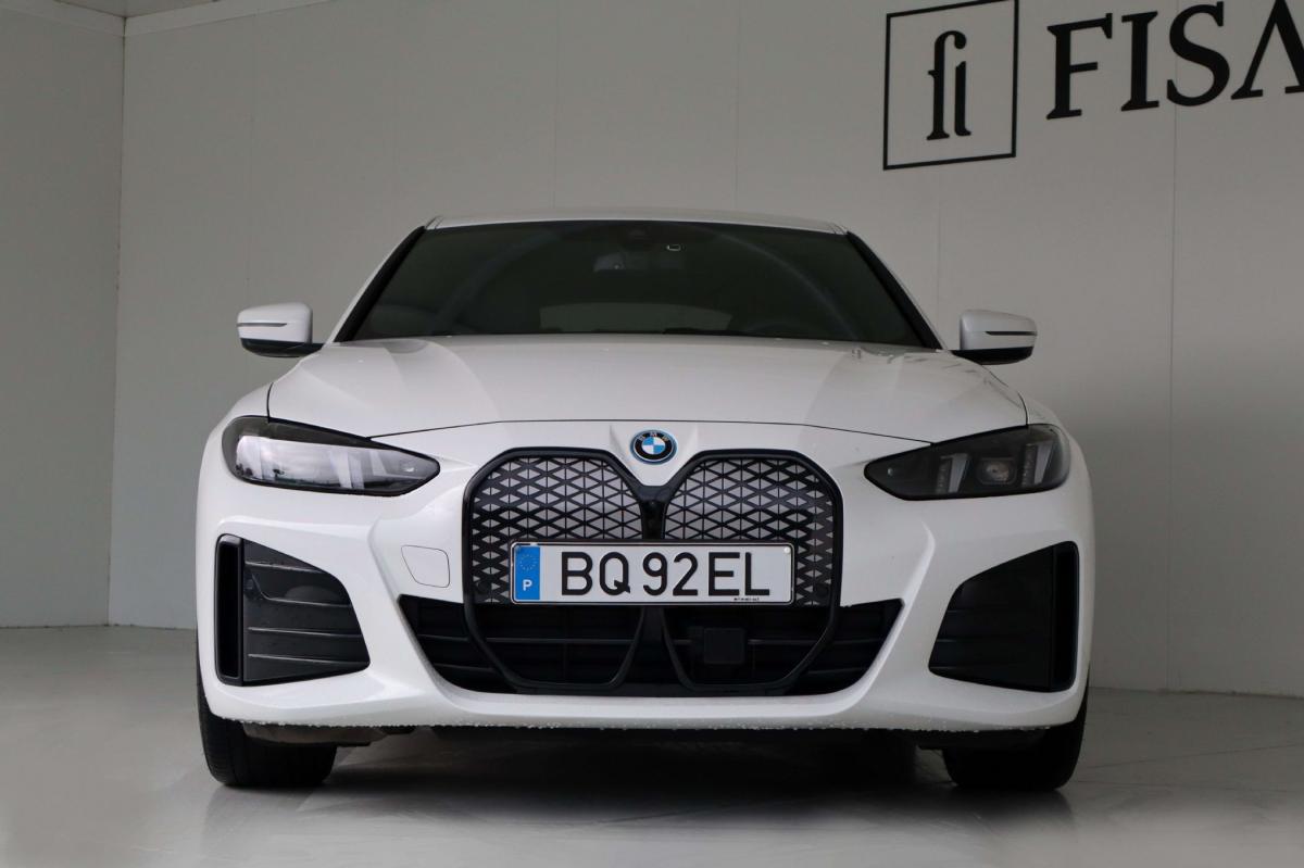 bmw-i4-2025-eletrico-500cc
