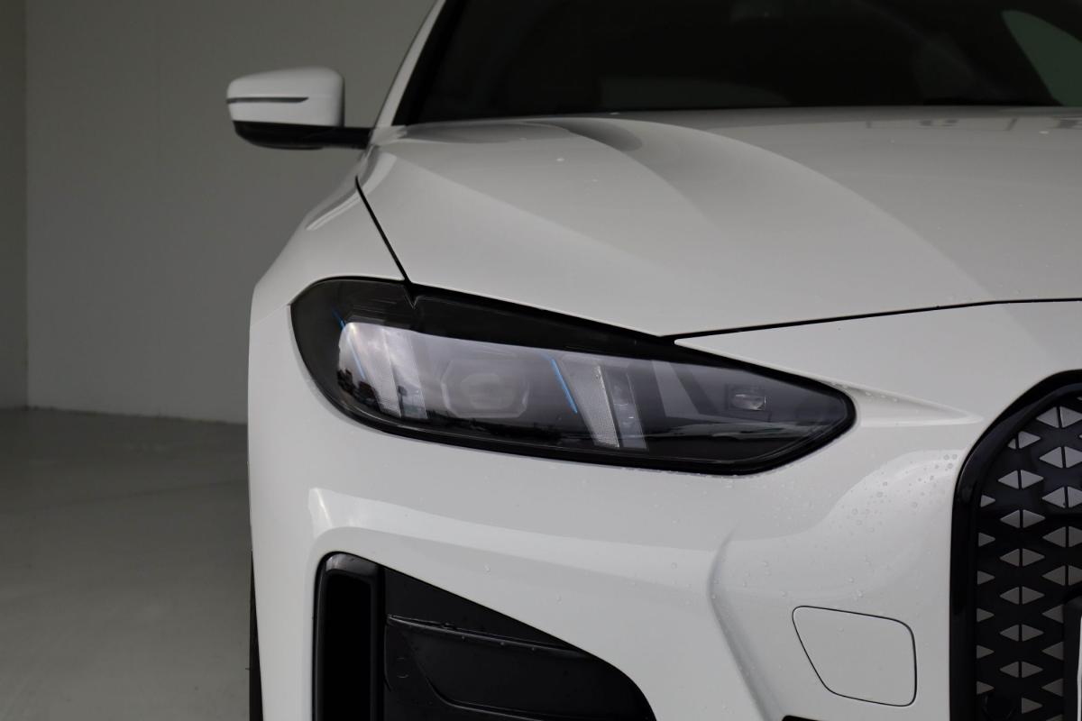 bmw-i4-2025-eletrico-500cc