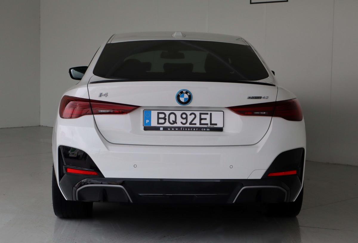 bmw-i4-2025-eletrico-500cc
