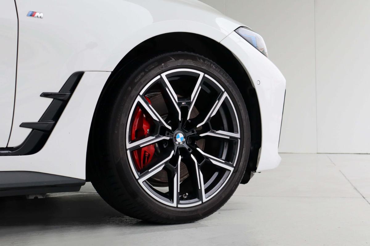 bmw-i4-2025-eletrico-500cc