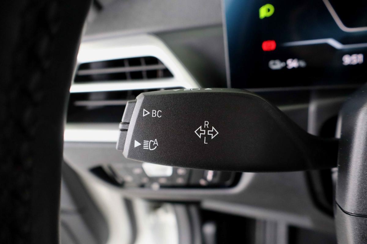 bmw-i4-2025-eletrico-500cc