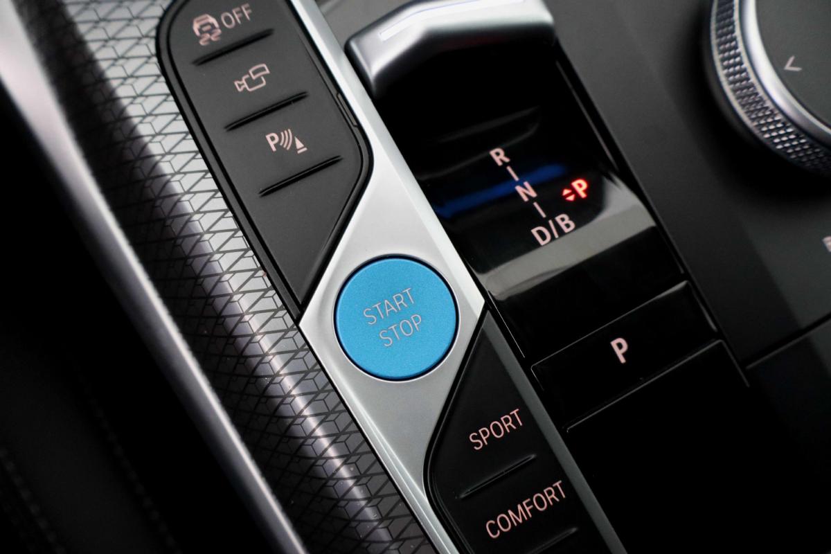 bmw-i4-2025-eletrico-500cc