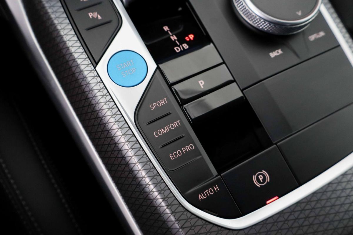 bmw-i4-2025-eletrico-500cc
