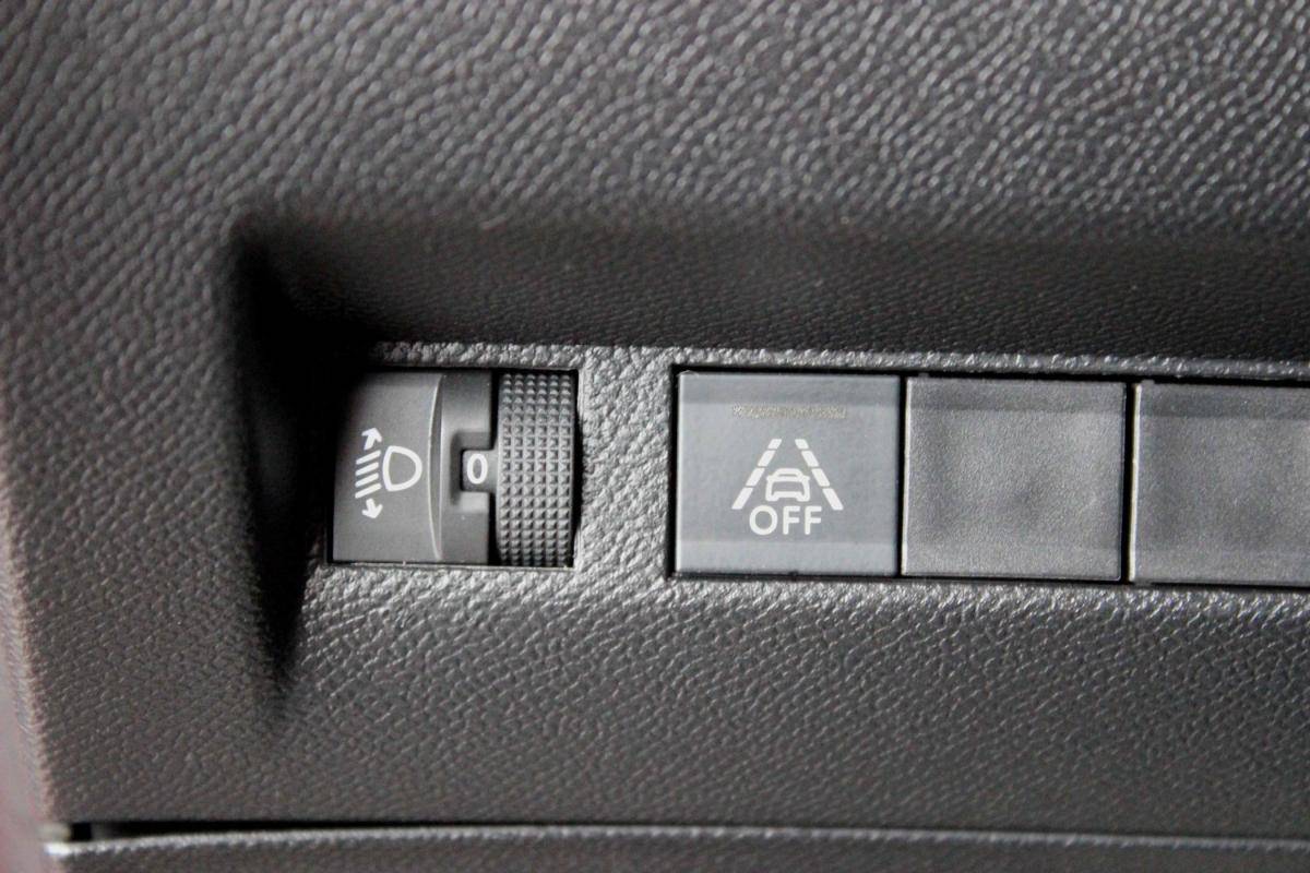 peugeot-208-2023-gasolina-1199cc