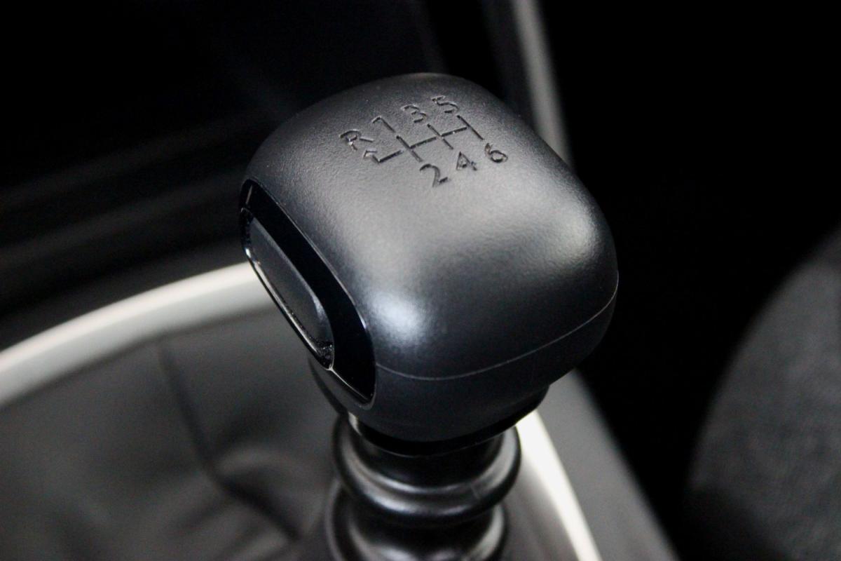 peugeot-208-2023-gasolina-1199cc