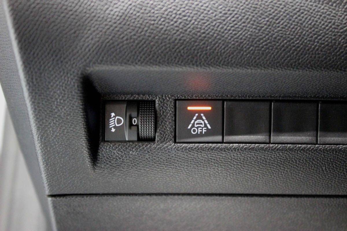 peugeot-208-2023-gasolina-1199cc
