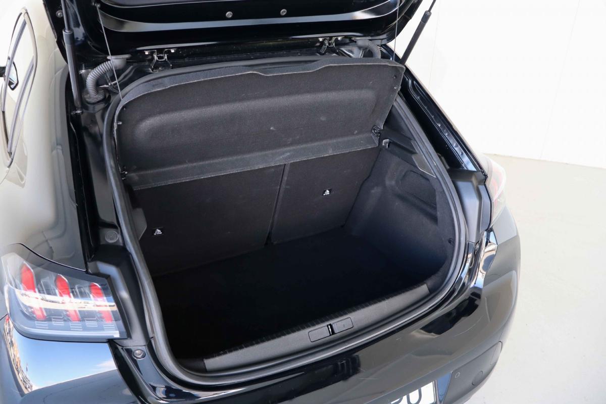 peugeot-208-2023-diesel-1499cc