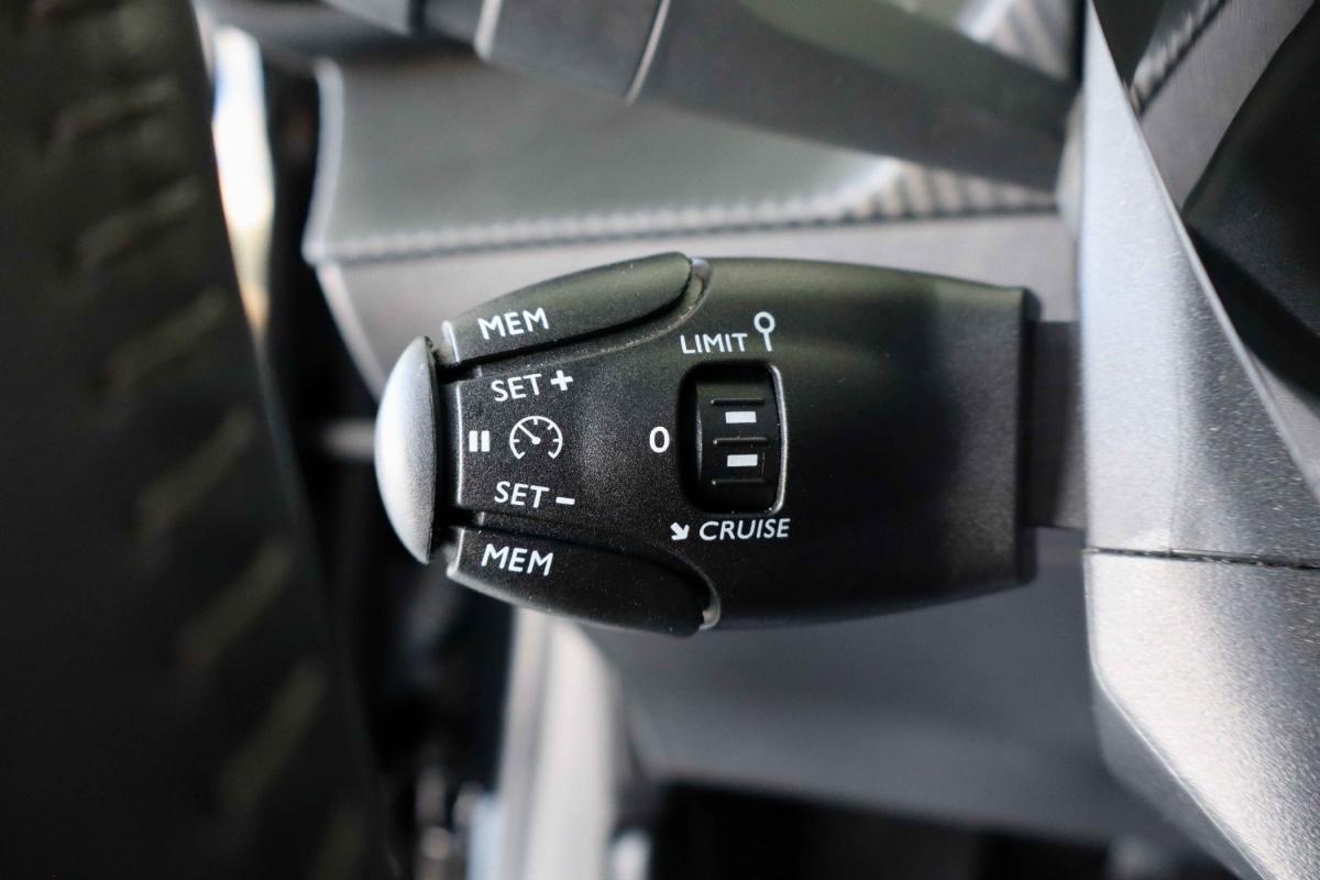 peugeot-208-2023-diesel-1499cc